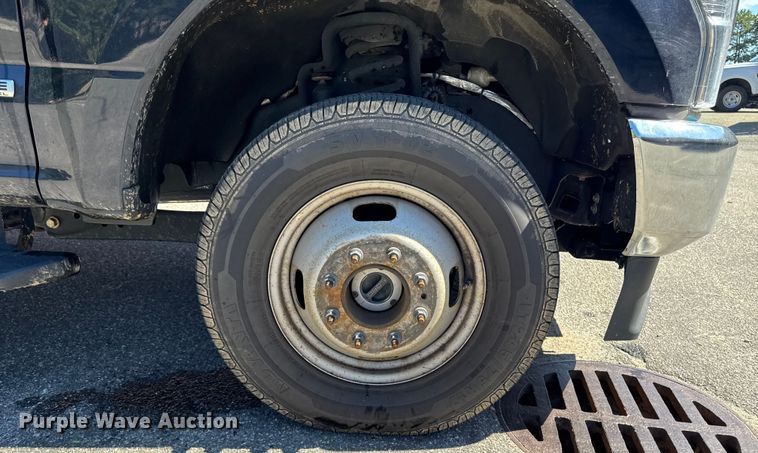 image for item EV5123 2021 Ford F350 Super Duty SuperCab utility bed pickup truck