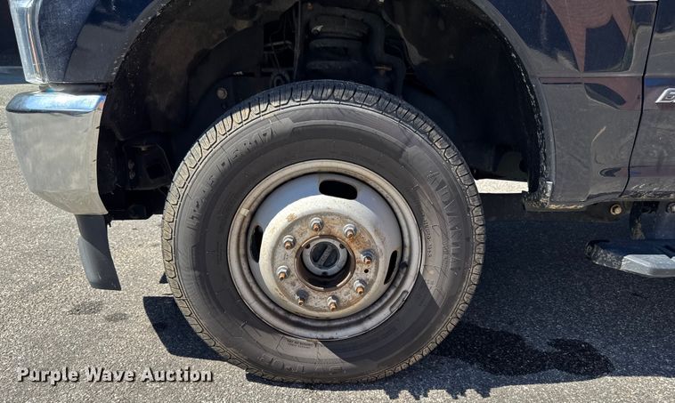 image for item EV5123 2021 Ford F350 Super Duty SuperCab utility bed pickup truck