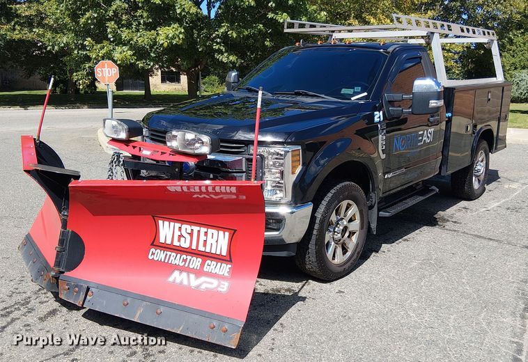 image for item EV5125 2019 Ford F350 Super Duty utility bed pickup truck