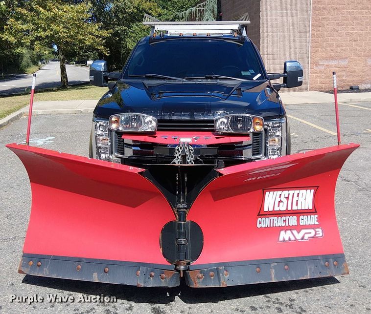 image for item EV5125 2019 Ford F350 Super Duty utility bed pickup truck