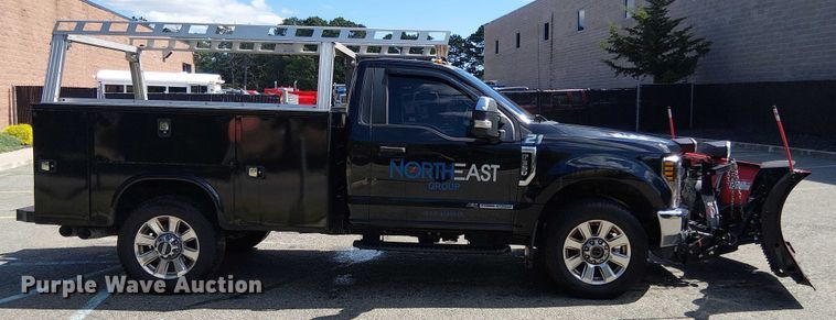 image for item EV5125 2019 Ford F350 Super Duty utility bed pickup truck