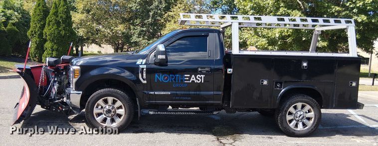 image for item EV5125 2019 Ford F350 Super Duty utility bed pickup truck