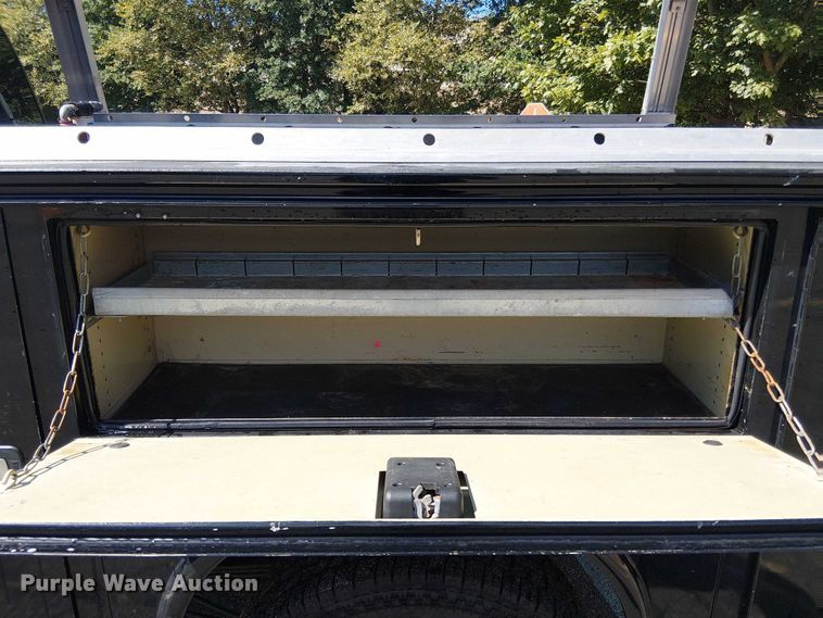 image for item EV5125 2019 Ford F350 Super Duty utility bed pickup truck