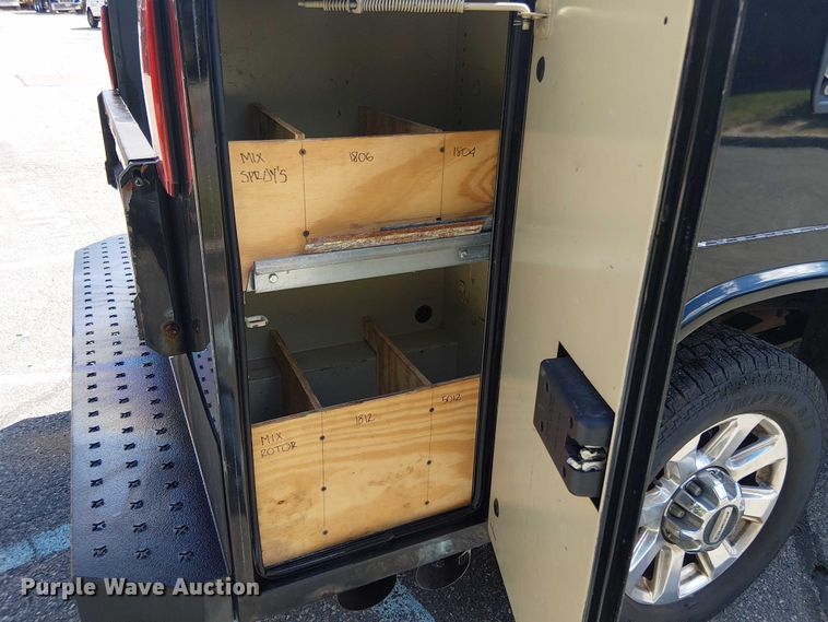 image for item EV5125 2019 Ford F350 Super Duty utility bed pickup truck