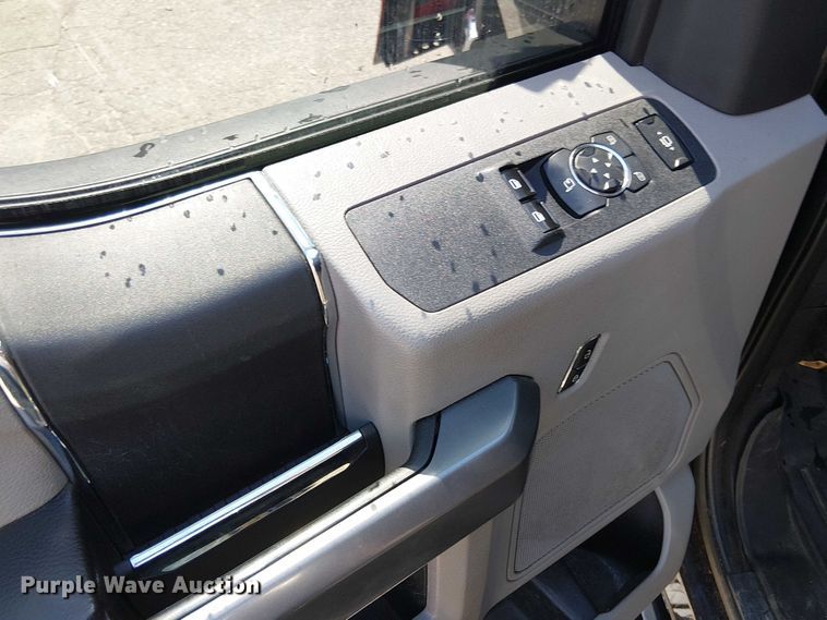 image for item EV5125 2019 Ford F350 Super Duty utility bed pickup truck