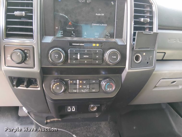 image for item EV5125 2019 Ford F350 Super Duty utility bed pickup truck