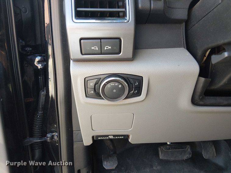 image for item EV5125 2019 Ford F350 Super Duty utility bed pickup truck