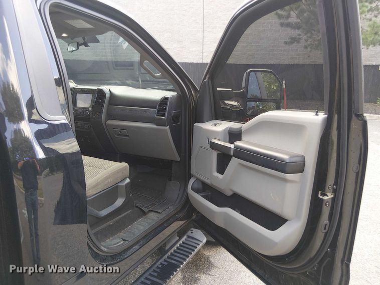 image for item EV5125 2019 Ford F350 Super Duty utility bed pickup truck