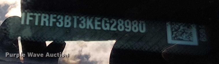 image for item EV5125 2019 Ford F350 Super Duty utility bed pickup truck