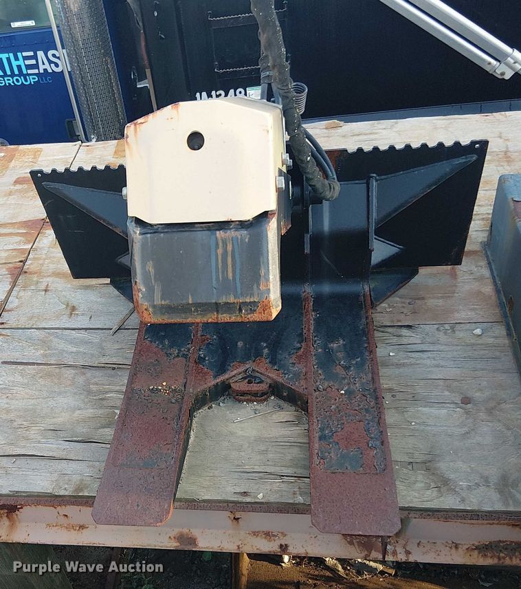 image for item EV5131 Daniel skid steer grapple