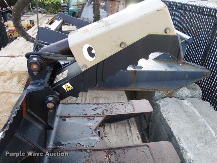 image for item EV5131 Daniel skid steer grapple