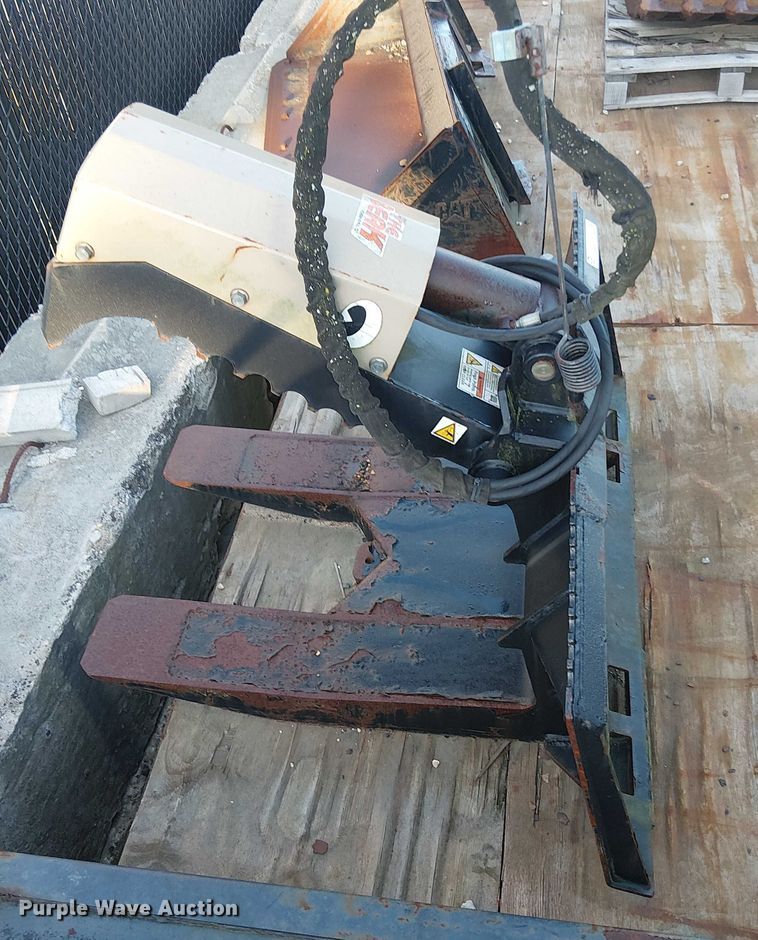 image for item EV5131 Daniel skid steer grapple