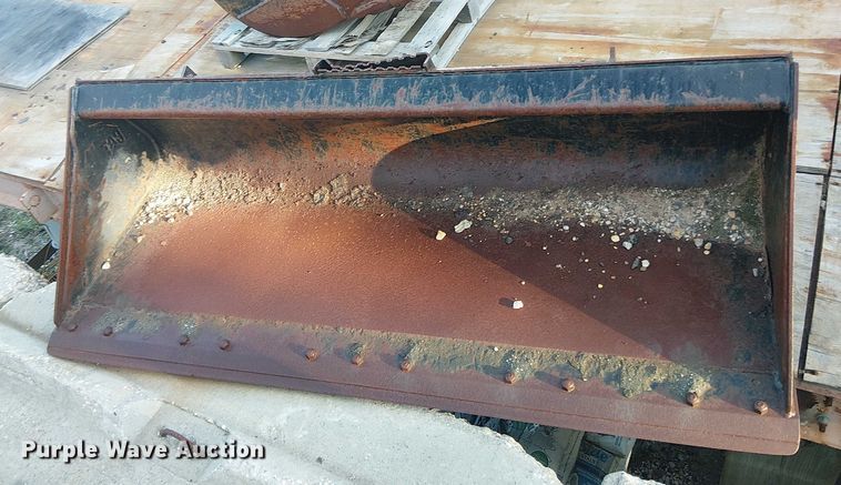 image for item EV5132 Caterpillar skid steer bucket