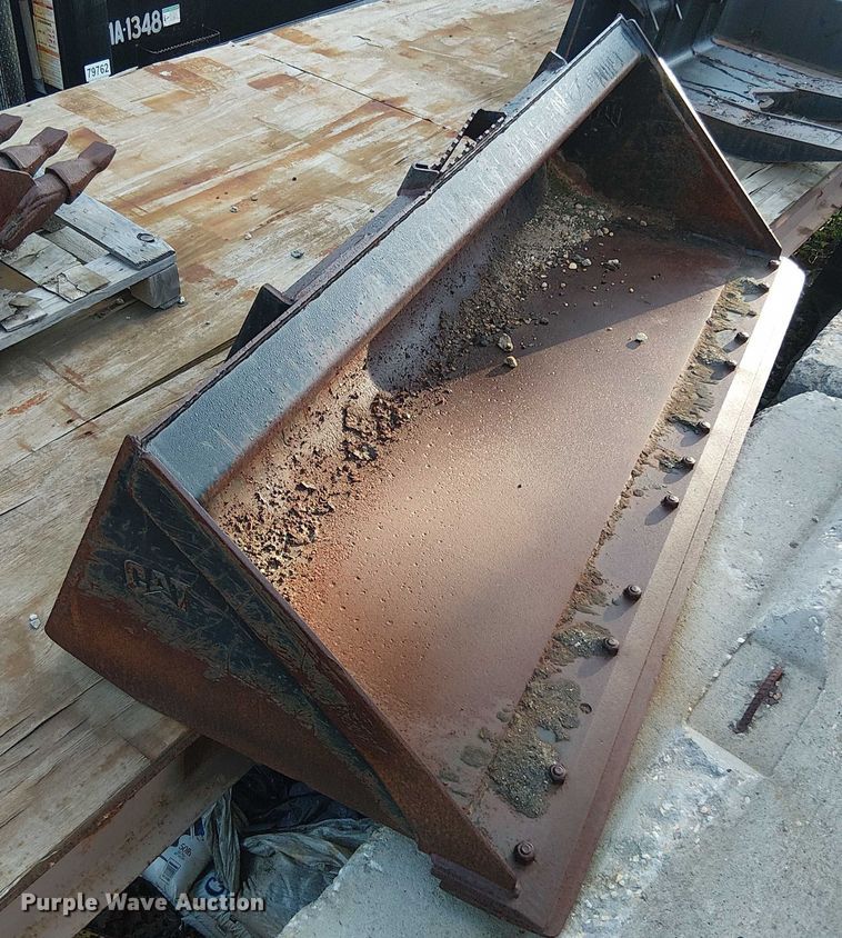 image for item EV5132 Caterpillar skid steer bucket