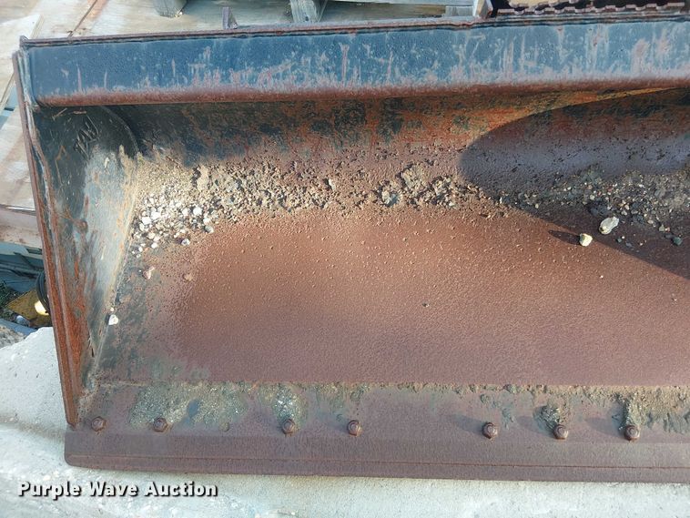 image for item EV5132 Caterpillar skid steer bucket