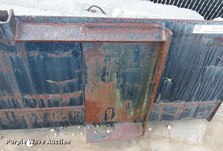 image for item EV5132 Caterpillar skid steer bucket