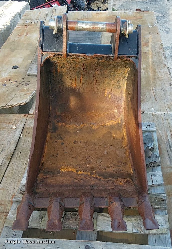 image for item EV5133 Caterpillar backhoe bucket