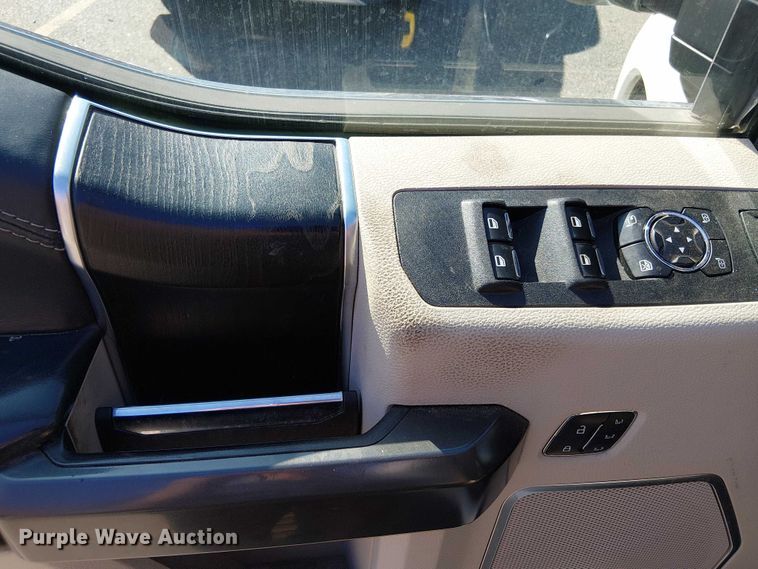 image for item EV5136 2020 Ford F350 Super Duty Limited Crew Cab pickup truck