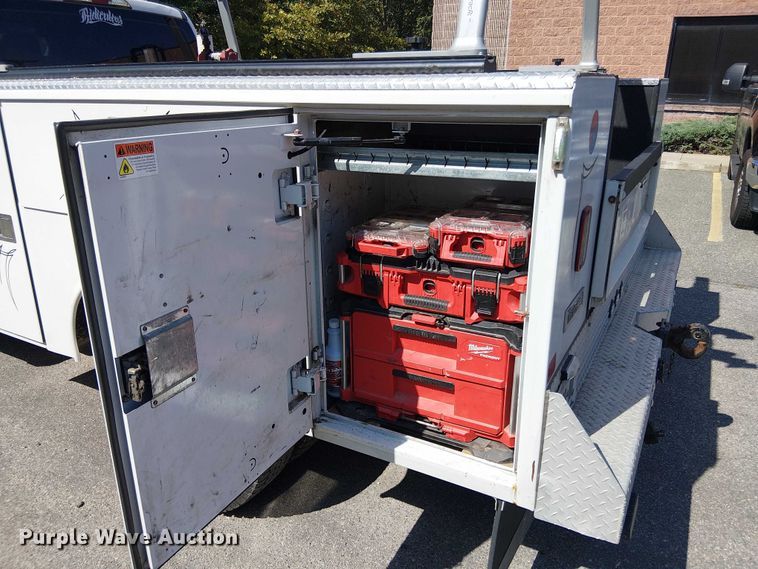 image for item EV5142 2021 Ford F350 Super Duty SuperCab utility bed pickup truck