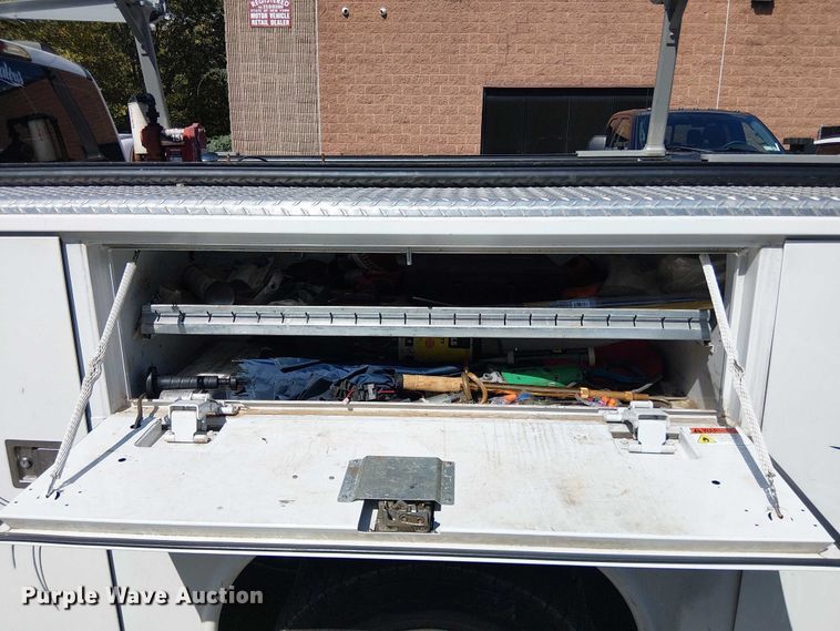 image for item EV5142 2021 Ford F350 Super Duty SuperCab utility bed pickup truck