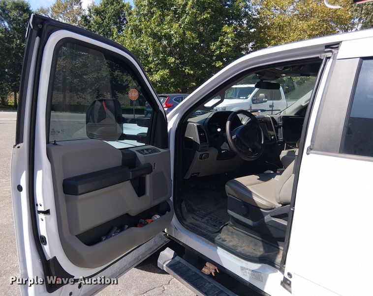 image for item EV5142 2021 Ford F350 Super Duty SuperCab utility bed pickup truck