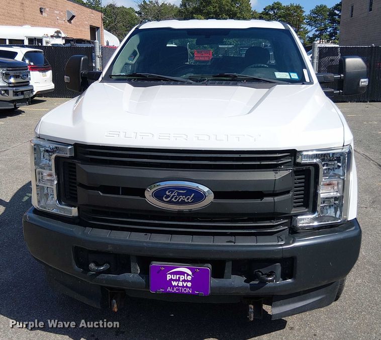 image for item EV5143 2018 Ford F250 Super Duty SuperCab pickup truck