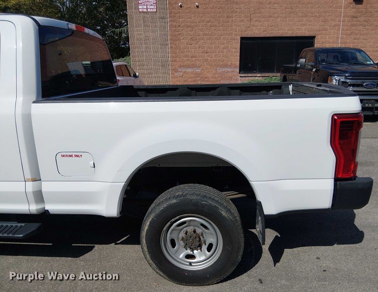 image for item EV5143 2018 Ford F250 Super Duty SuperCab pickup truck