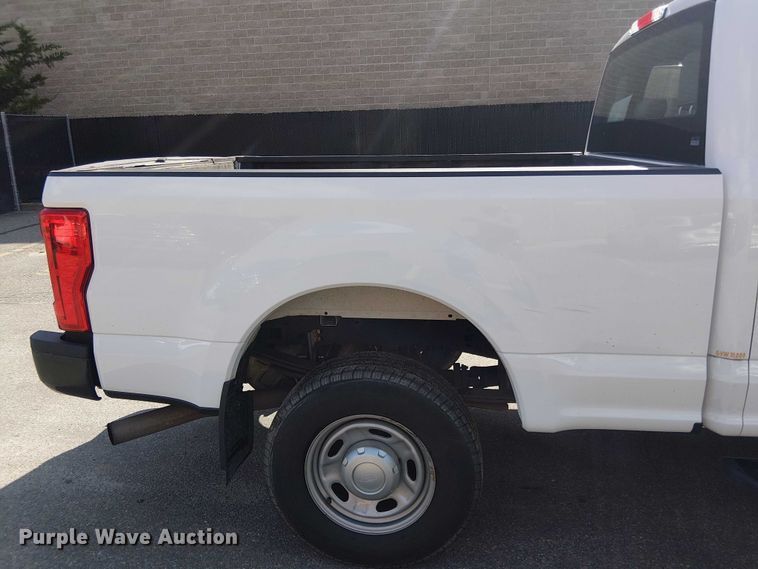 image for item EV5143 2018 Ford F250 Super Duty SuperCab pickup truck