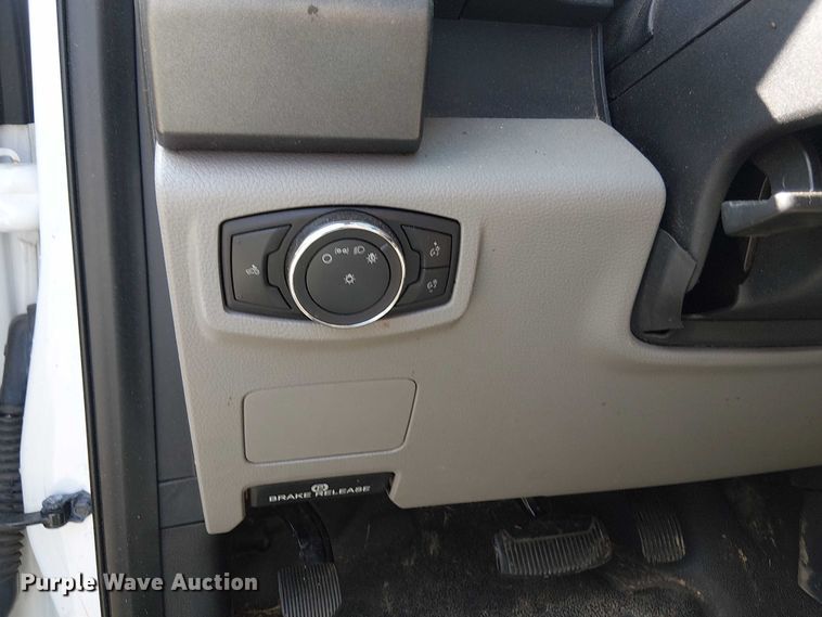 image for item EV5143 2018 Ford F250 Super Duty SuperCab pickup truck