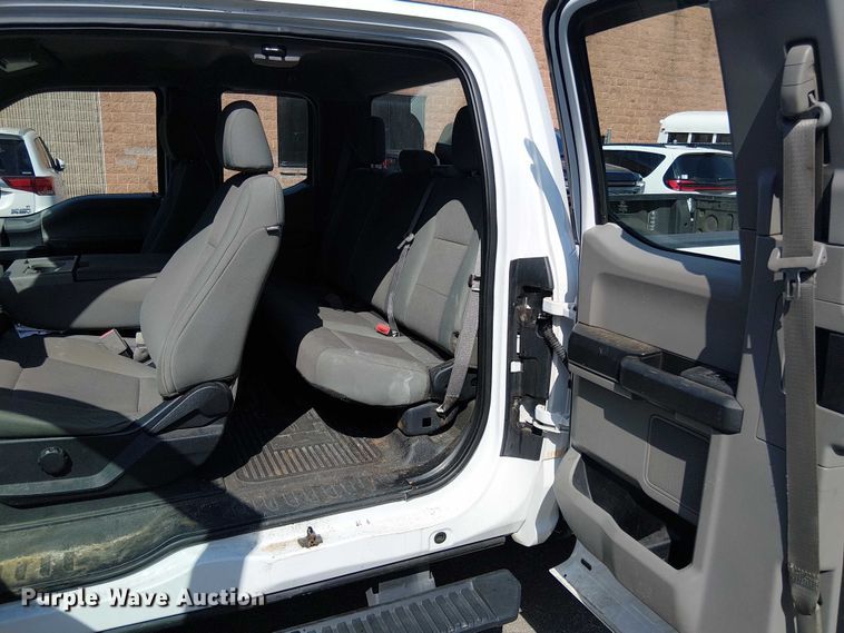 image for item EV5143 2018 Ford F250 Super Duty SuperCab pickup truck