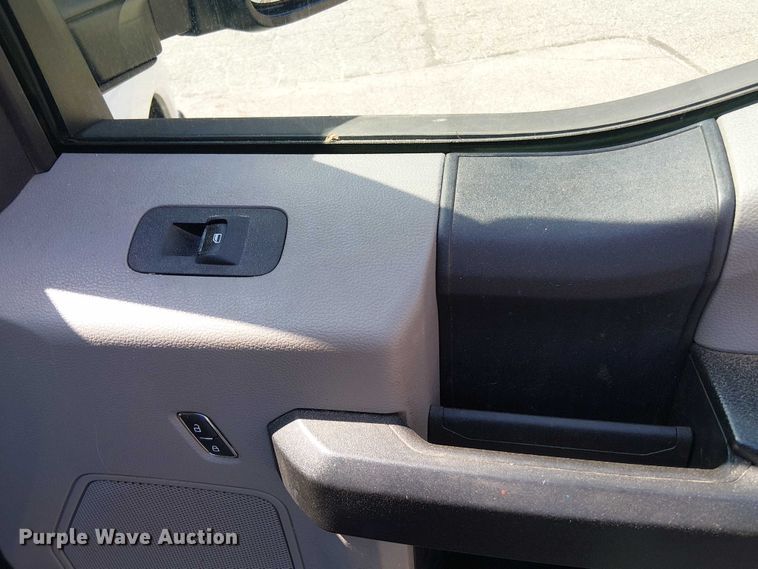 image for item EV5143 2018 Ford F250 Super Duty SuperCab pickup truck