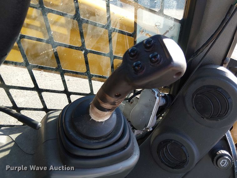 image for item EV5145 2016 Caterpillar 262D skid steer loader