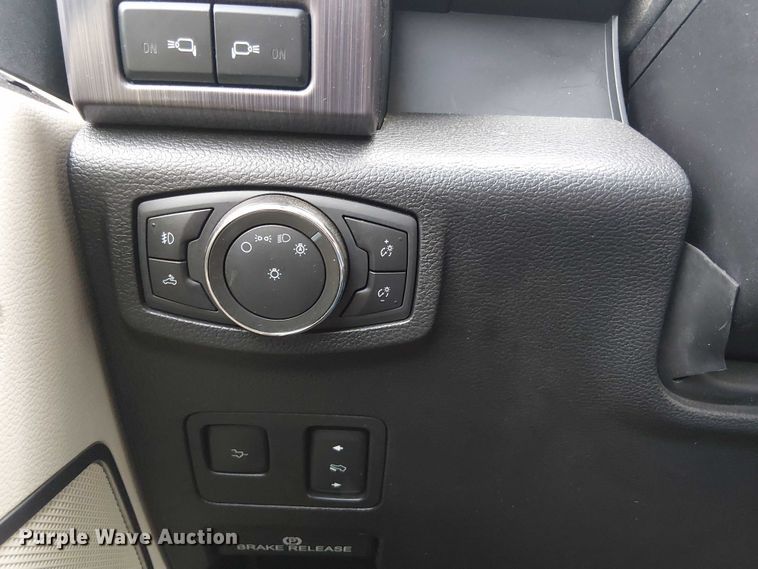 image for item EV5152 2020 Ford F350 Super Duty Crew Cab pickup truck