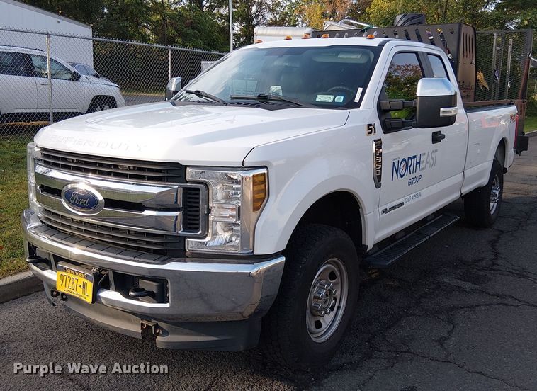 image for item EV5160 2019 Ford F350 Super Duty SuperCab pickup truck