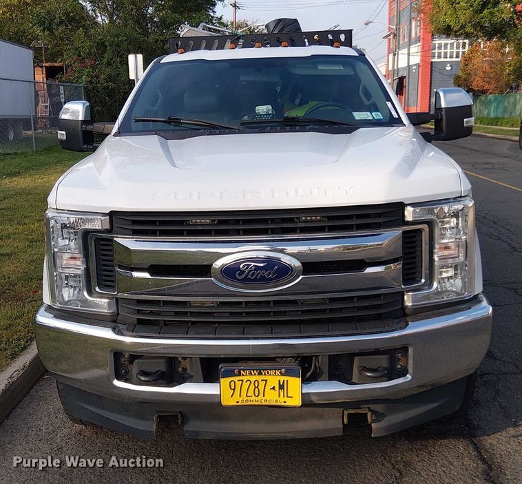 image for item EV5160 2019 Ford F350 Super Duty SuperCab pickup truck