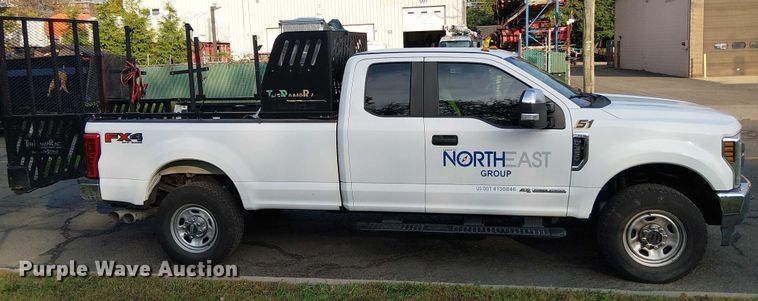 image for item EV5160 2019 Ford F350 Super Duty SuperCab pickup truck