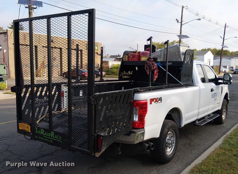 image for item EV5160 2019 Ford F350 Super Duty SuperCab pickup truck