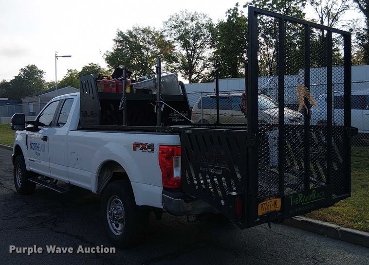 image for item EV5160 2019 Ford F350 Super Duty SuperCab pickup truck