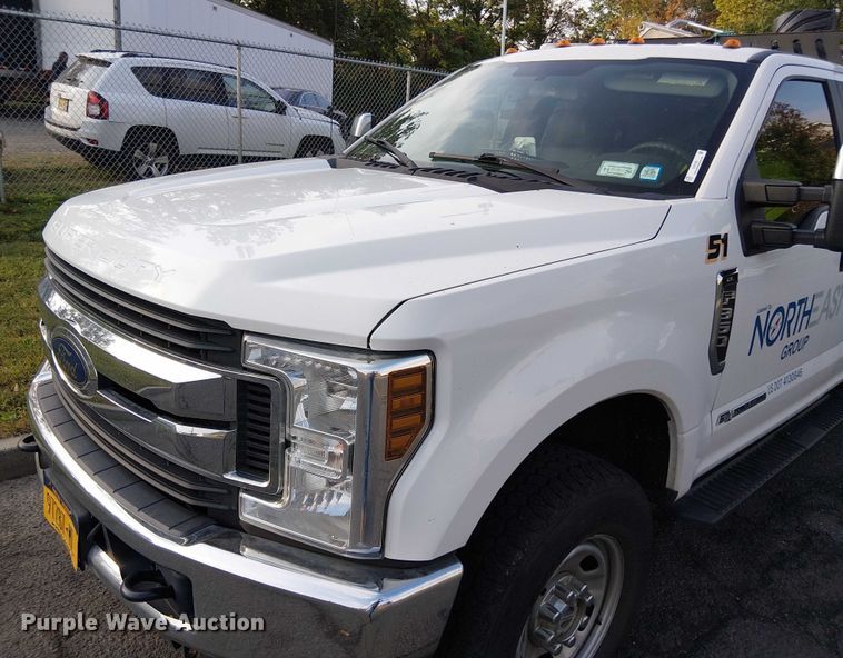 image for item EV5160 2019 Ford F350 Super Duty SuperCab pickup truck