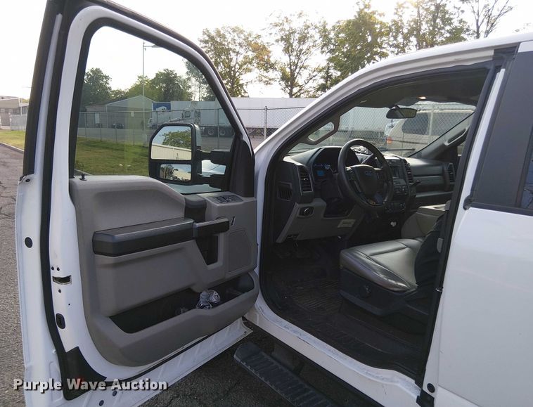 image for item EV5160 2019 Ford F350 Super Duty SuperCab pickup truck