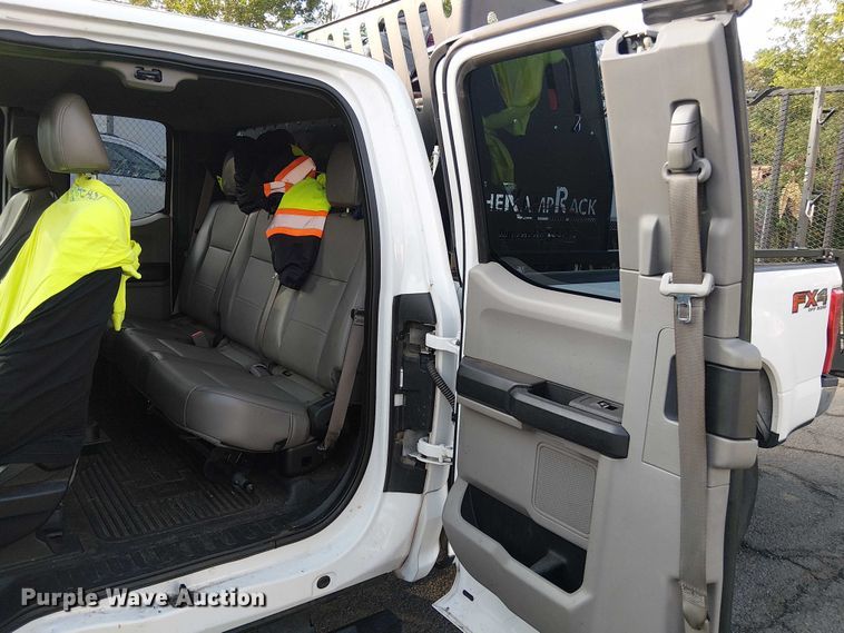 image for item EV5160 2019 Ford F350 Super Duty SuperCab pickup truck