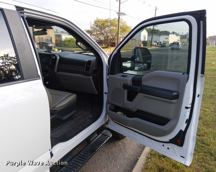image for item EV5160 2019 Ford F350 Super Duty SuperCab pickup truck