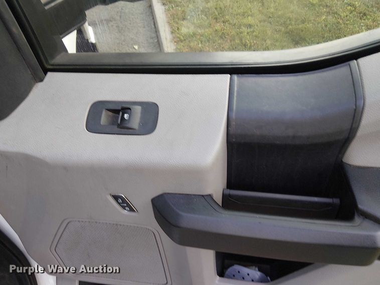 image for item EV5160 2019 Ford F350 Super Duty SuperCab pickup truck