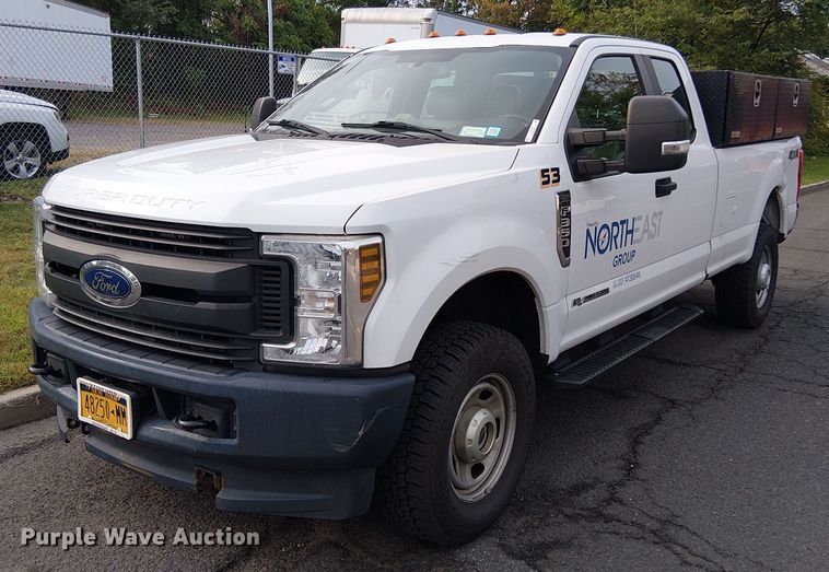 image for item EV5163 2018 Ford F350 Super Duty SuperCab pickup truck