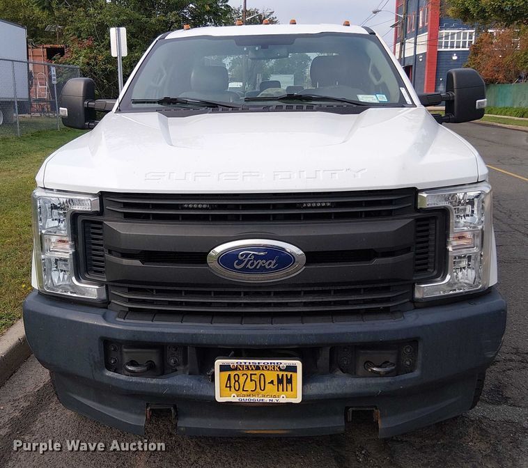 image for item EV5163 2018 Ford F350 Super Duty SuperCab pickup truck