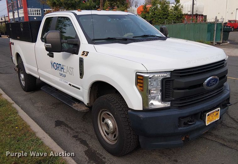 image for item EV5163 2018 Ford F350 Super Duty SuperCab pickup truck