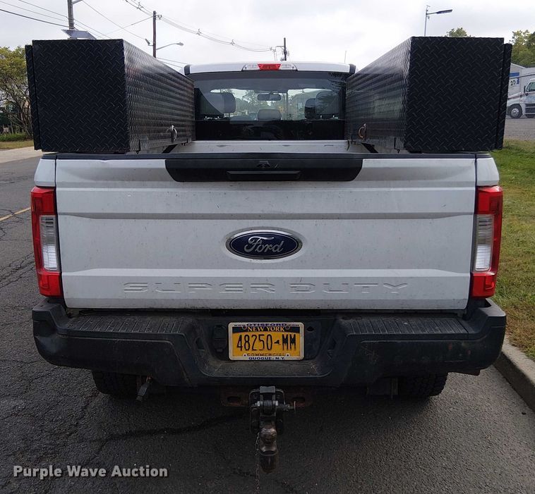 image for item EV5163 2018 Ford F350 Super Duty SuperCab pickup truck