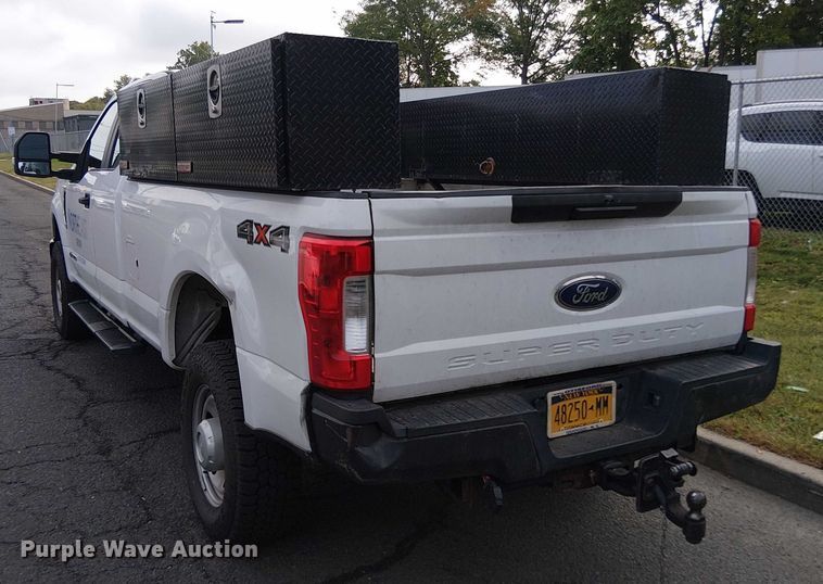 image for item EV5163 2018 Ford F350 Super Duty SuperCab pickup truck