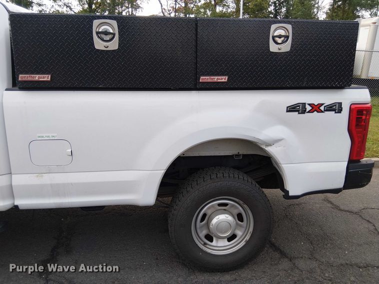 image for item EV5163 2018 Ford F350 Super Duty SuperCab pickup truck