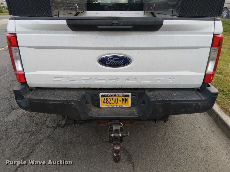 image for item EV5163 2018 Ford F350 Super Duty SuperCab pickup truck